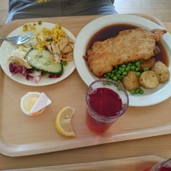 Gaffelgott - Dagens kött: schnitzel med smörslungade ärtor och stekt potatis.