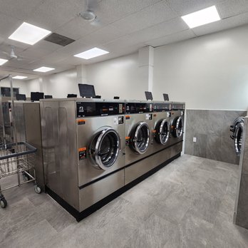 A LAUNDROMAT BY FIU - New Washers - Laundromat Near Me - Miami, Florida A LAUNDROMAT BY FIU - New Washers - Laundromat Near Me - Miami, Florida