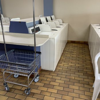 Downtown Laundromat - Top Loading Washing Machines (20 total) - Laundromat Near Me - Los Banos, California Downtown Laundromat - Top Loading Washing Machines (20 total) - Laundromat Near Me - Los Banos, California