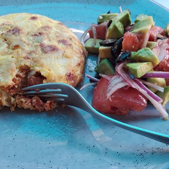 Maison Belen - Tortilla de Papa with Chorizo - Cafeteria Near Me - México, D.F., DIF Maison Belen - Tortilla de Papa with Chorizo - Cafeteria Near Me - México, D.F., DIF