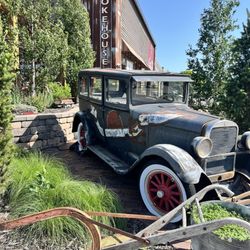 Cindy Lou's BBQ and Catering - Cool decor