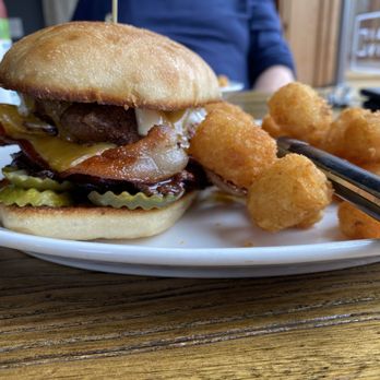 Waterline Pub - The Deckhand - Pubs Near Me - Ilwaco, Washington