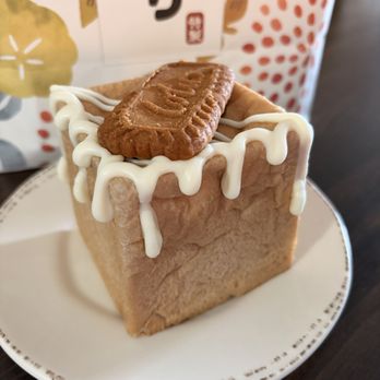 KŌRI Bakery & Dessert - Biscoff butter mochi cube - Desserts Near Me - Orlando, Florida