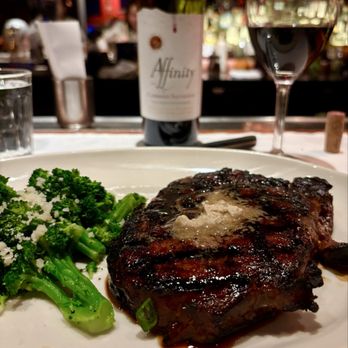 Houston's Restaurant - Hawaiian Rib Eye - Steakhouses Near Me - Pasadena, California