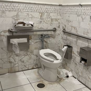 Urth Caffé - Orange - Dirty bathrooms - Coffee & Tea Near Me - Orange, California
