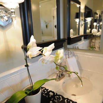 Genchi Interior Design Group - Classic bathroom interior design - Interior Design Near Me - Costa Mesa, California Genchi Interior Design Group - Classic bathroom interior design - Interior Design Near Me - Costa Mesa, California