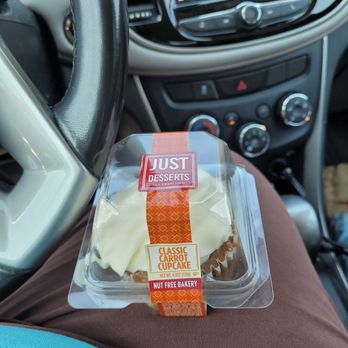 H Tea O - Carrot Cake cupcake - Coffee & Tea Near Me - Independence, Missouri