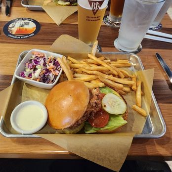 BJ's Restaurant & Brewhouse - Lunch Chicken Sandwich - Pizza Near Me - Modesto, California
