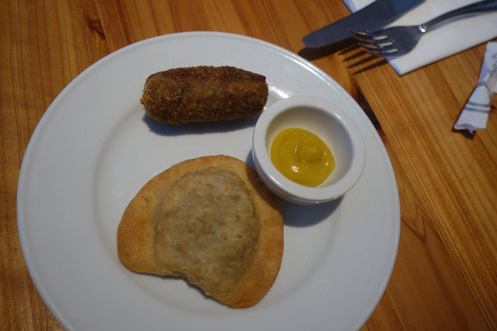 Cacué - codfish croquette and beef pasty - food, curry - Portuguese Near Me - Lisbon, 11 Cacué - codfish croquette and beef pasty - food, curry - Portuguese Near Me - Lisbon, 11