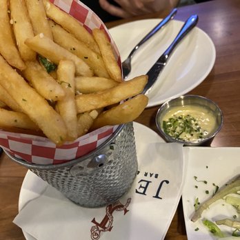 Jetty Bar & Grille - Garlic fries with aioli. REALLY garlicky and I'm totally okay with that lol - Seafood Near Me - Everett, Washington Jetty Bar & Grille - Garlic fries with aioli. REALLY garlicky and I'm totally okay with that lol - Seafood Near Me - Everett, Washington