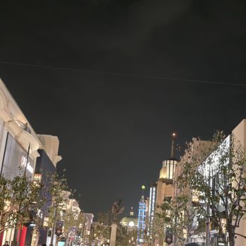 The Grove - Shop 'til you drop - Shopping Centers Near Me - Los Angeles, California The Grove - Shop 'til you drop - Shopping Centers Near Me - Los Angeles, California