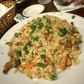 Ribs and Broth Moiliili - Chicken and garlic fried rice - Vietnamese Near Me - Honolulu, Hawaii Ribs and Broth Moiliili - Chicken and garlic fried rice - Vietnamese Near Me - Honolulu, Hawaii