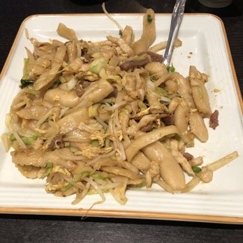 Ma's Restaurant - Dough sliced chow mein - Chinese Near Me - San Jose, California