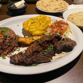 El Guacalito Restaurant - Carne asada, gallo pinto, queso frito, tostones y ensalada de repollo. - Karaoke Near Me - Miami, Florida