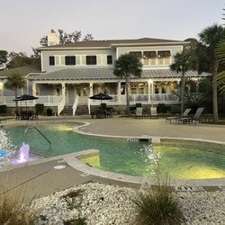 Windward Long Point Apartments - Pool in the evening