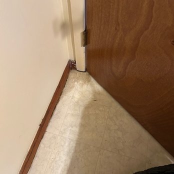 A Clean House by Suzann - behind the door. So if this was not done how was the wall washed? - Home Cleaning Near Me A Clean House by Suzann - behind the door. So if this was not done how was the wall washed? - Home Cleaning Near Me