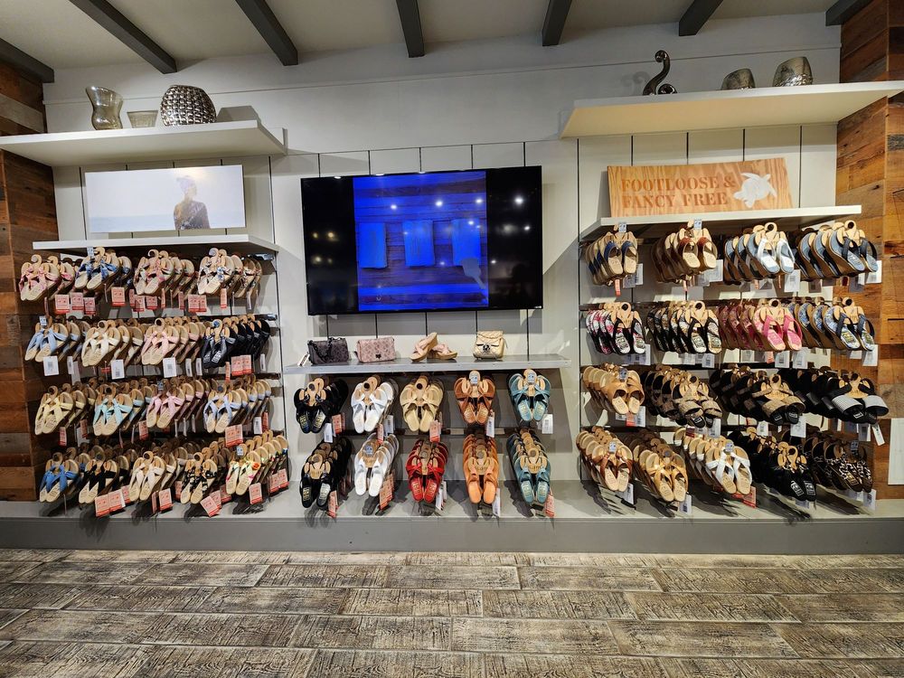 ISLAND SLIPPER Updated October 2024 26 Photos 1450 Ala Moana Blvd