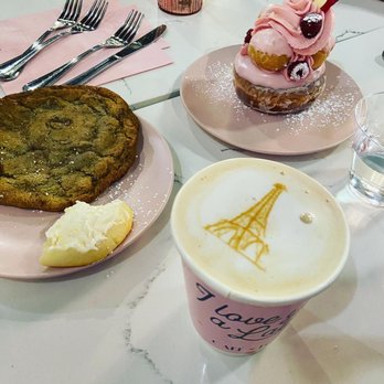 Cafe Lola - Vanilla truffle berry tea - Cafes Near Me - Henderson, Nevada