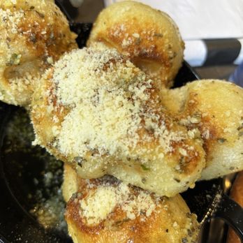 Mangoni - Skull knots.... do not recommend unfortunately. - Pizza Near Me - Winter Garden, Florida