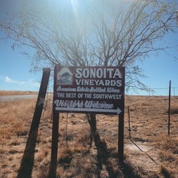 a sign for sonoita vineyards