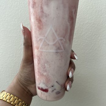 OMOMO Tea Shoppe - Strawberry Tornado - Coffee & Tea Near Me - Irvine, California OMOMO Tea Shoppe - Strawberry Tornado - Coffee & Tea Near Me - Irvine, California