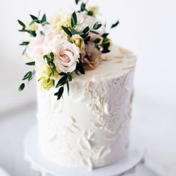 CocoaBerry Cake Co - Got the cake for my parent's 60th wedding anniversary. I will definitely order a cake for another special occasion!!