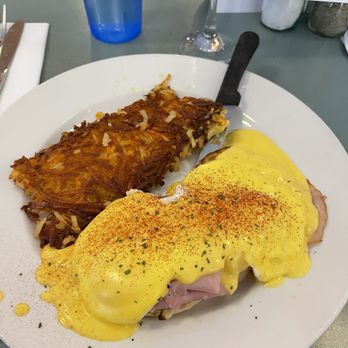 Hen House Eatery - Eggs Benedict with hash browns - Breakfast & Brunch Near Me - Minneapolis, Minnesota