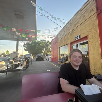 Tacos La Pasadita - Nate outside after spicy salsa - Mexican Near Me - Green River, Utah