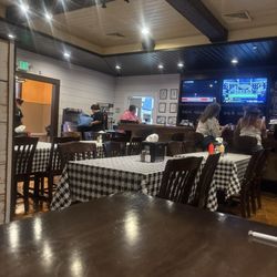 Magnolia Smokehouse Grill - Amazing atmosphere