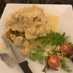 El Hamberguito Grill - Mofongo de pollo con crema blanco de ajo. (Maches plantain with chicken in a creamy garlic sauce)