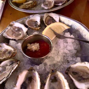 Squealing Pig - Shuckin - American Near Me - Provincetown, Massachusetts