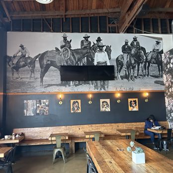 Hilltop Coffee and Kitchen - Seating area - Coffee & Tea Near Me - Los Angeles, California Hilltop Coffee and Kitchen - Seating area - Coffee & Tea Near Me - Los Angeles, California