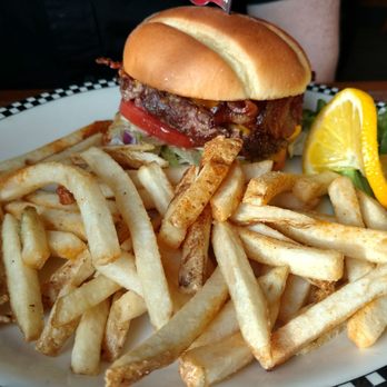 Black Bear Diner Barstow - Burgers are good but everything else is better - Breakfast & Brunch Near Me - Barstow, California