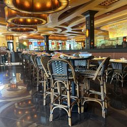 The Cheesecake Factory - Dining Room