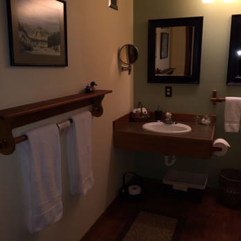 Mountain Home Lodge - Robins nest bathroom - Hotels Near Me - Leavenworth, Washington Mountain Home Lodge - Robins nest bathroom - Hotels Near Me - Leavenworth, Washington