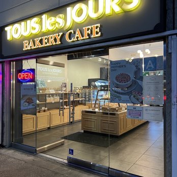 Tous Les Jours - 4/22/23 Exterior, entrance - Desserts Near Me - Los Angeles, California