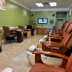 Kelly Nails & Spa - Pedicure stations
