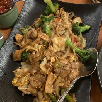 Laos Kitchen - Pad Kee Mao - Laotian Near Me - San Rafael, California