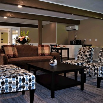 Lake Wentworth Inn - Our main common area is perfect for family gatherings - Hotels Near Me - Wolfeboro, New Hampshire Lake Wentworth Inn - Our main common area is perfect for family gatherings - Hotels Near Me - Wolfeboro, New Hampshire