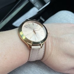 American Jewelers - Watch battery replacement