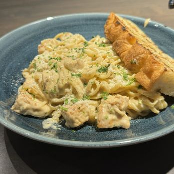 Makers Union - Grilled Chicken Alfredo - Pubs Near Me - Reston, Virginia Makers Union - Grilled Chicken Alfredo - Pubs Near Me - Reston, Virginia