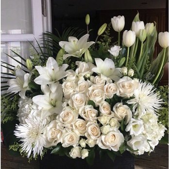 De Vaze Flowers - Condolences arrangement - Florists Near Me - Burbank, California