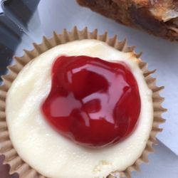 Magpies - Mini cherry cheesecake with Oreo bottom
