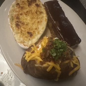 Nona Blue Modern Tavern - Mama's Meatloaf - Bars Near Me - Orlando, Florida