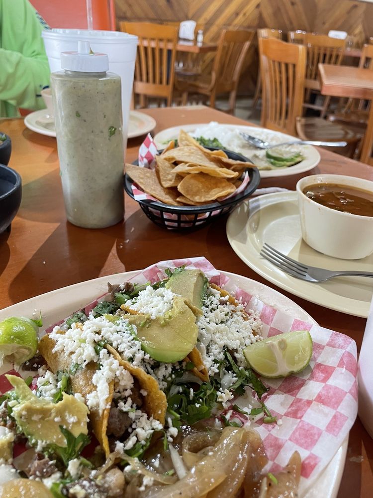 KIKI’S RESTAURANT FAMILIAR Updated November 2024 93 Photos & 67