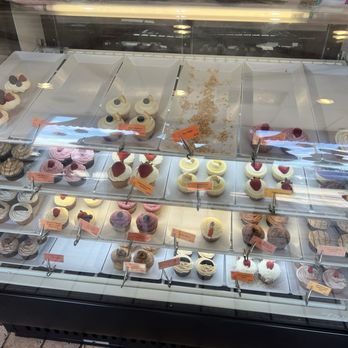 Deja Vu Cakes - Bakeries Near Me - Los Angeles, California