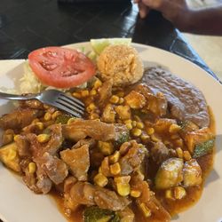 Mi Jacalito Mexican Restaurant - Calabaza con pollo with sides of rice, refried beans and side salad