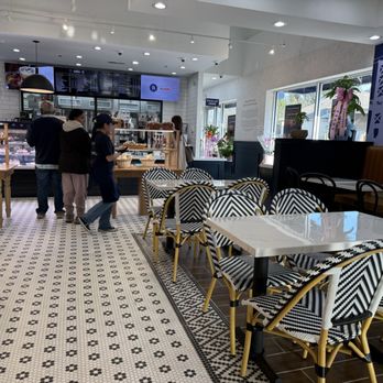 Paris Baguette - Bakeries Near Me - North Wales, Pennsylvania