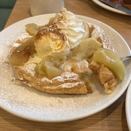 Apple Souffle a la Mode