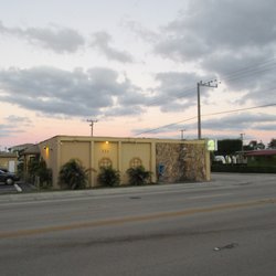 Sneakers Bar & Grille